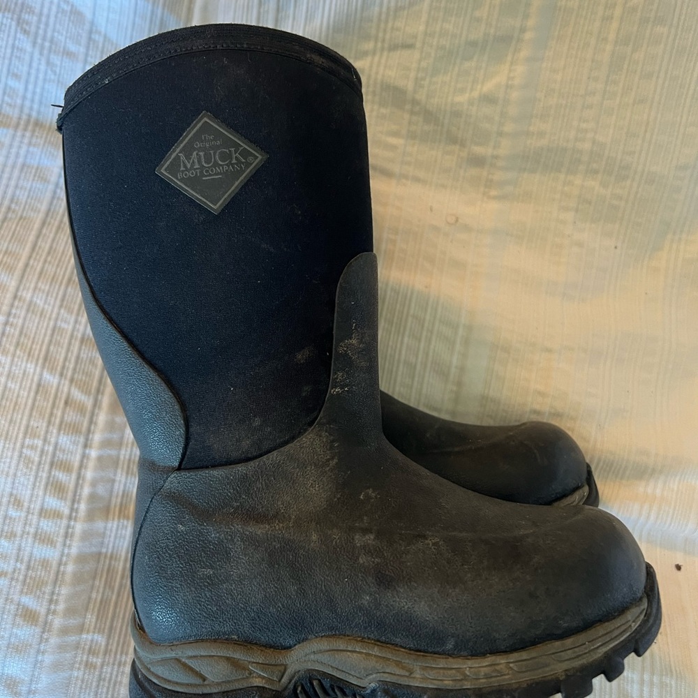 Kids original Muck boots size 10